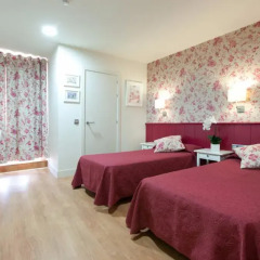 Отель Hostal Matheu Стандартный номер с различными типами кроватей