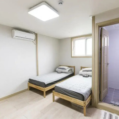 Отель Twin Rabbit Guesthouse 2* Стандартный номер с 2 отдельными кроватями