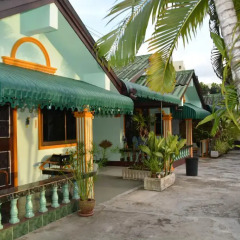Отель Karon Homes