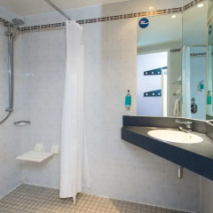 Отель Holiday Inn Express East 4* Стандартный номер