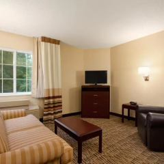 Отель Hawthorn Suites by Wyndham Chicago Schaumburg 3* Люкс с различными типами кроватей