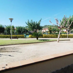 Отель HomeHolidaysRentals Angelina - Costa Barcelona Испания, Бланес - отзывы, цены и фото номеров - забронировать отель HomeHolidaysRentals Angelina - Costa Barcelona онлайн спортивное сооружение