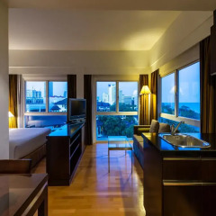 Апартаменты RCG Suites Pattaya Serviced Apartment Студия с различными типами кроватей фото 9
