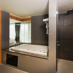 Отель The Lunar Patong 3* Люкс с двуспальной кроватью фото 3