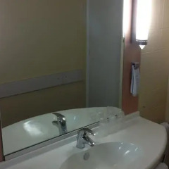 Отель Hôtel ibis Sarcelles ванная фото 2