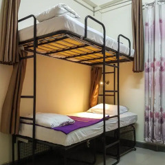 Backpack Abode Hostel Кровать в общем номере с двухъярусной кроватью