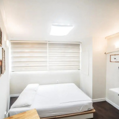 Хостел Itaewon Inn Стандартный номер с двуспальной кроватью фото 13