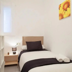 Отель Enzo B&B Montjuic 2* Номер с общей ванной комнатой с различными типами кроватей (общая ванная комната) фото 3