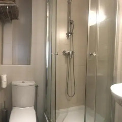 Отель Hôtel Little Regina 2* Улучшенный номер с двуспальной кроватью фото 4