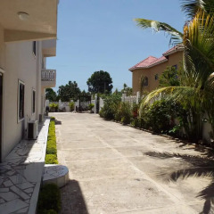 Отель Little Savoy Guest House Ямайка, Ранавей-Бей - отзывы, цены и фото номеров - забронировать отель Little Savoy Guest House онлайн парковка