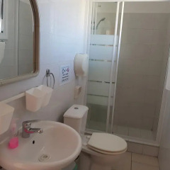 Отель Valentinos Court Апартаменты с различными типами кроватей фото 4