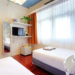 Отель Baan Saladaeng Boutique Guesthouse 3* Номер с общей ванной комнатой с различными типами кроватей (общая ванная комната) фото 3
