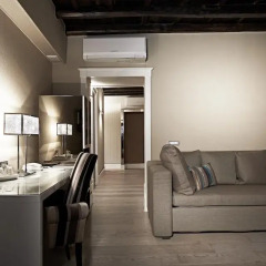 Отель Spagna Royal Suite 4* Улучшенный номер с различными типами кроватей