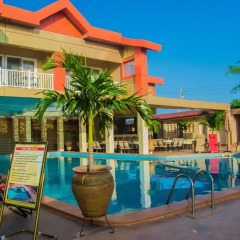 Отель Crismon Hotel Гана, Тема - отзывы, цены и фото номеров - забронировать отель Crismon Hotel онлайн бассейн фото 2
