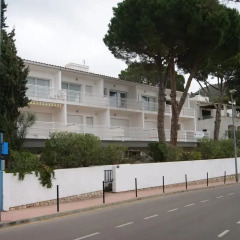 Отель Agi Marina Apartments Испания, Курорт Росес - отзывы, цены и фото номеров - забронировать отель Agi Marina Apartments онлайн парковка