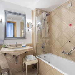 Отель NH Milano Touring 4* Стандартный номер с различными типами кроватей фото 10