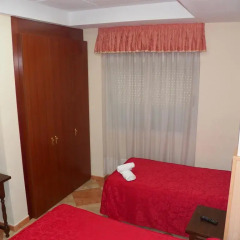 Отель Hostal San Roque Стандартный номер с разными типами кроватей фото 5