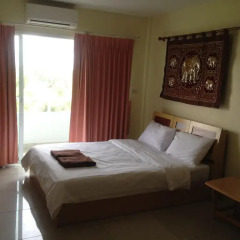 Jomtien Hostel Стандартный номер с двуспальной кроватью фото 7