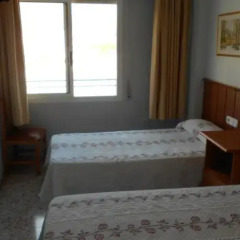 Отель Hostal El Palmeral Ориуэла комната для гостей фото 4
