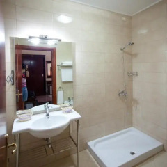 Отель Orchidea Hotel Албания, Тирана - отзывы, цены и фото номеров - забронировать отель Orchidea Hotel онлайн ванная фото 2