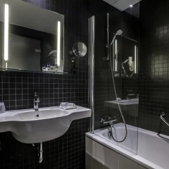 Dutch Design Hotel Artemis 4* Улучшенный номер с двуспальной кроватью фото 4