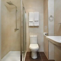 Royal Eagle Hotel 3* Стандартный семейный номер с различными типами кроватей фото 4