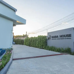 Baba House Phuket Hotel парковка