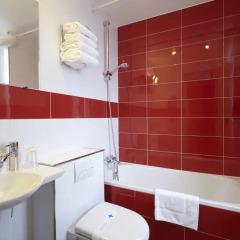 Отель Kyriad Paris 10 - Canal Saint Martin - République 3* Стандартный номер с 2 отдельными кроватями фото 4