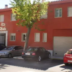 Отель Hostal Rica Posada парковка