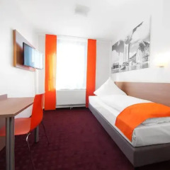 McDreams Hotel Leipzig 2* Номер категории Эконом с различными типами кроватей фото 10