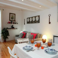 Отель Alfama Yellow House 2* Апартаменты с различными типами кроватей фото 45