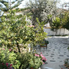 Отель Flora Rooms