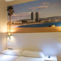 Отель Hostal Bcn Ramblas бассейн