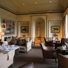 Wood Hall Hotel and Spa интерьер отеля