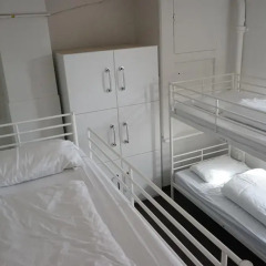 The Walrus Bar and Hostel Кровать в общем номере с двухъярусной кроватью