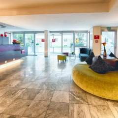Отель Leonardo Hotel & Residenz München Германия, Мюнхен - 11 отзывов об отеле, цены и фото номеров - забронировать отель Leonardo Hotel & Residenz München онлайн интерьер отеля