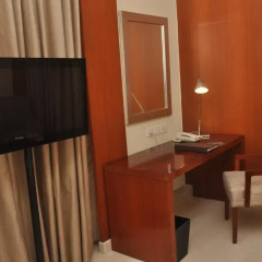 The Hans Hotel New Delhi удобства в номере фото 2