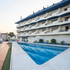 Отель Astuy Apartamentos Арнуэро бассейн фото 2