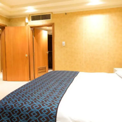Victoria Crown Plaza Hotel 4* Представительский люкс