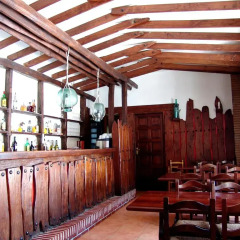 Отель Hostal Ayestaran II гостиничный бар
