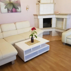 Апартаменты Naiza Guesthouse and Apartments комната для гостей фото 2