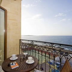 Отель Ascot By The Sea Мальта, Буджибба - отзывы, цены и фото номеров - забронировать отель Ascot By The Sea онлайн балкон