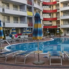 Отель Central Plaza Apartment Болгария, Солнечный берег - отзывы, цены и фото номеров - забронировать отель Central Plaza Apartment онлайн бассейн фото 3