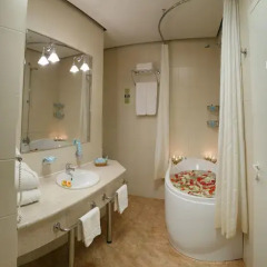 Гостиница Вознесенский 4* Улучшенный номер разные типы кроватей фото 14