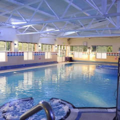 Village Hotel Manchester Cheadle бассейн