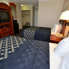 Отель Days Inn Airport Center LAX 2* Стандартный номер с различными типами кроватей фото 3