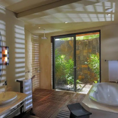 Отель Beachcomber Trou aux Biches Resort & Spa 5* Семейный люкс с двуспальной кроватью