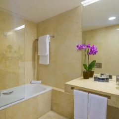Отель HF Fenix Urban 4* Номер Комфорт с различными типами кроватей фото 7