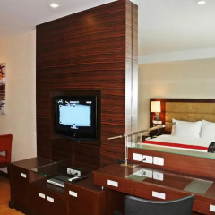Legacy Suites Hotel Sukhumvit by Compass Hospitality 4* Улучшенные апартаменты с разными типами кроватей