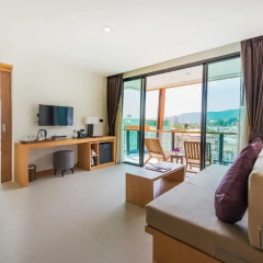 Отель The Lunar Patong 3* Люкс с двуспальной кроватью